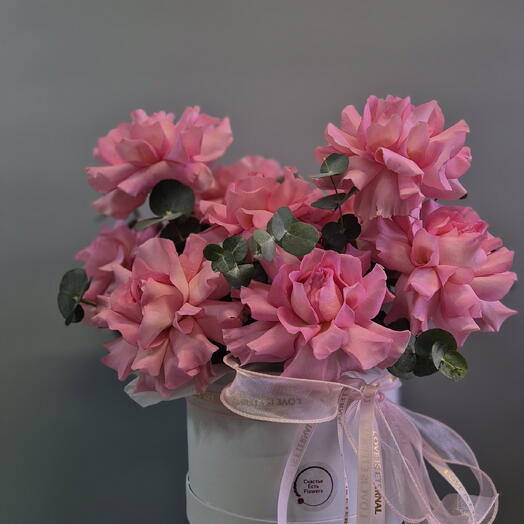 Цветы в коробке розовые мечты