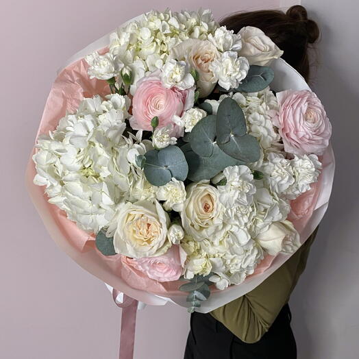 Валентинка (Гортензия,Пионовидная Роза Охара,Ранункулюс,кустовая гвоздика,эвкалипт)