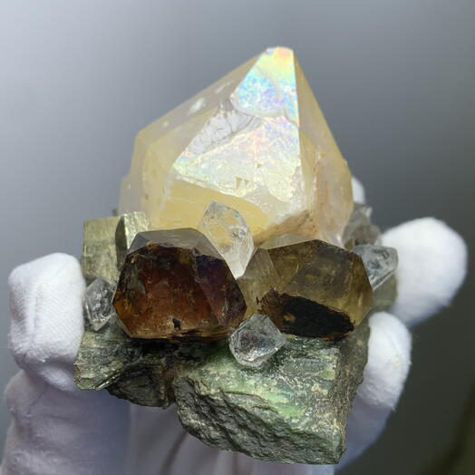 Композиция из камней и кристаллов Coolcrystals 038: цитрин, нефрит, херкимер, кварц, пирит