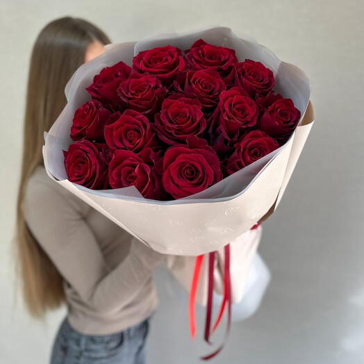 15 красных роз