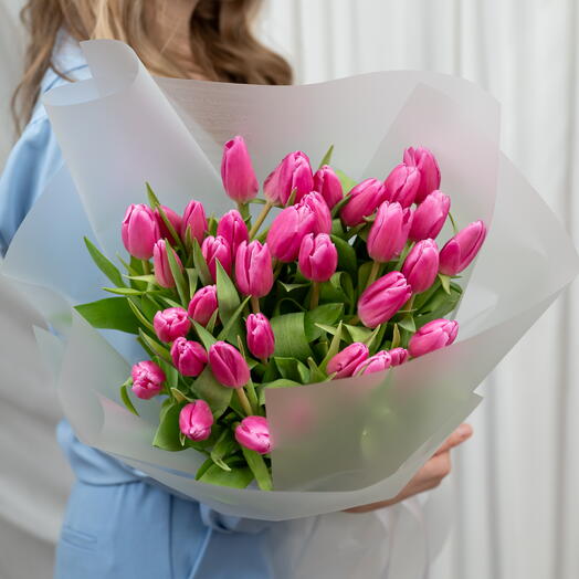 Букет из ярко-розовых тюльпанов 35 шт
