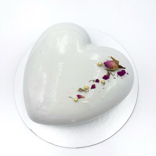 Mousse heart cake with double filling: strawberry and vanilla