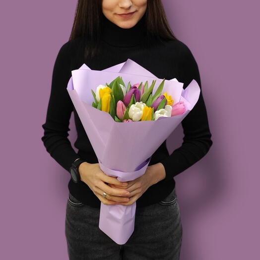 Букет из 15 тюльпанов микс в упаковке