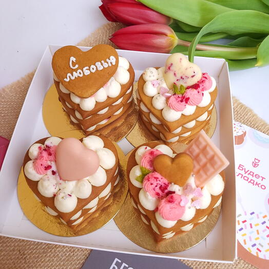 Пирожные Медовики с гречишным мёдом и ягодной начинкой 😍 С любовью 💕🌸