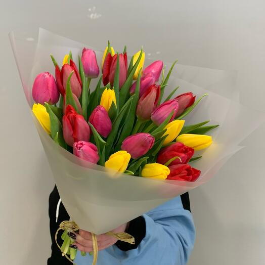 Букет, из 25 тюльпанов жёлтый и красный