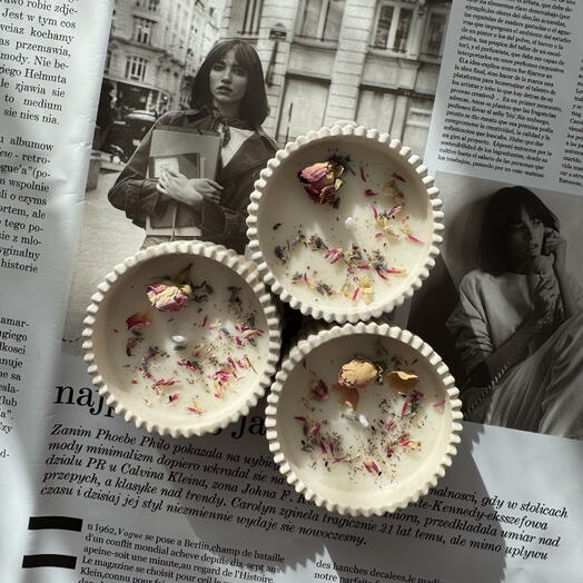 Свеча ароматическая в гипсовом подсвечнике летний пион