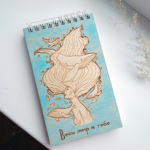 Блокнот средний с девушкой и китами