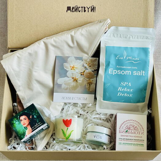 Подарочный бьюти-набор «Нежная сторона весны» с косынкой и свечой тюльпан