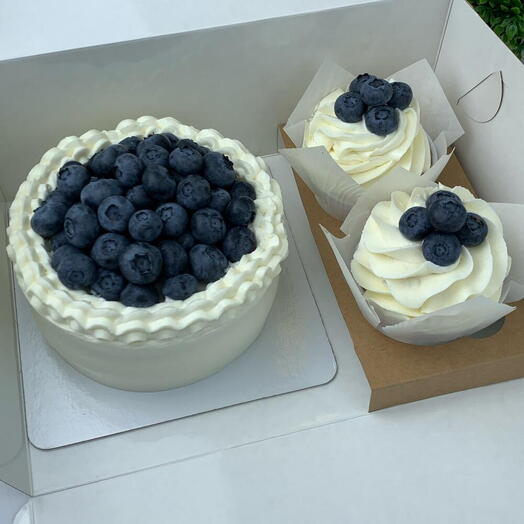 Комбо-набор бенто-торт и капкейки со свежей голубикой, начинкой и сливочным кремом (2 шт)
