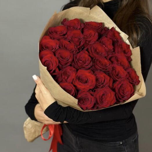 25 red roses️️🌹