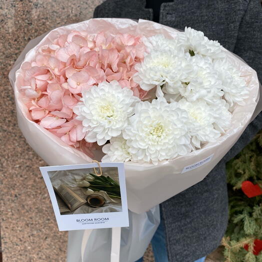 Нежность и пышность в одном букете!🩷🤍 Микс гортензии и хризантемы