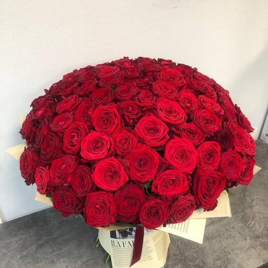 101 красная роза Ред Наоми 60см