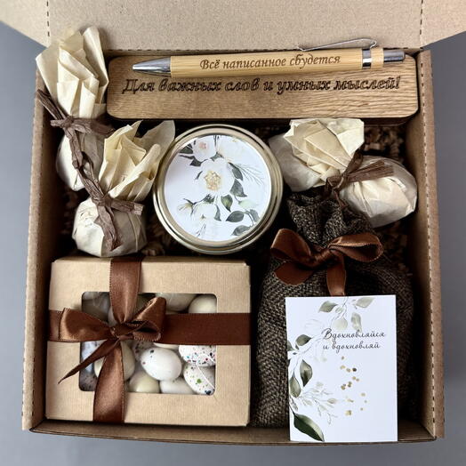 Женский подарочный  набор с ручкой,конфетами и соленой карамелью