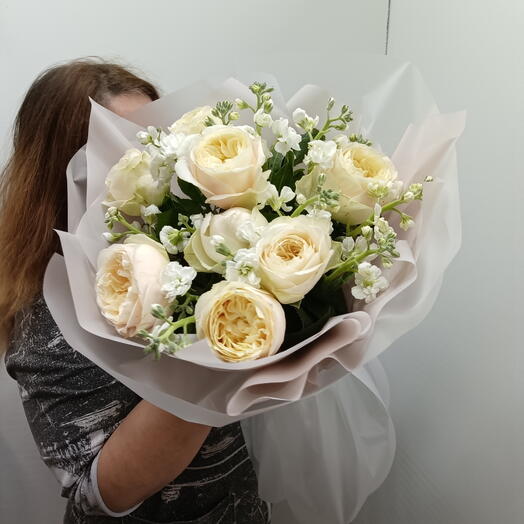 Авторский букетик роза пионовидная, маттиола кустовая