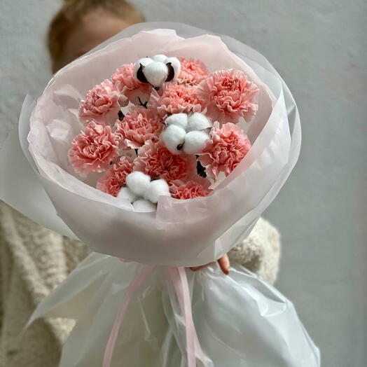 Розовые диантусы и хлопок