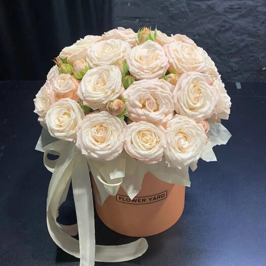Розы в шляпкой коробке 💕