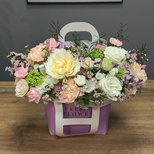 Цветы в сумочке fresh flowers