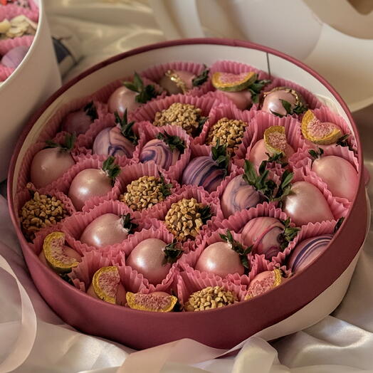 Праздничный набор клубники в бельгийском шоколаде