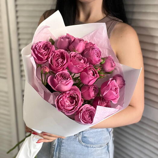 Букет из кустовых пионовидных роз 💕