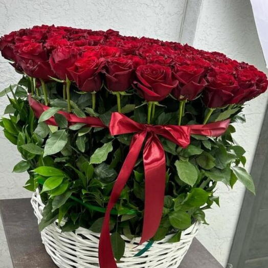Корзина с 101 ред розе