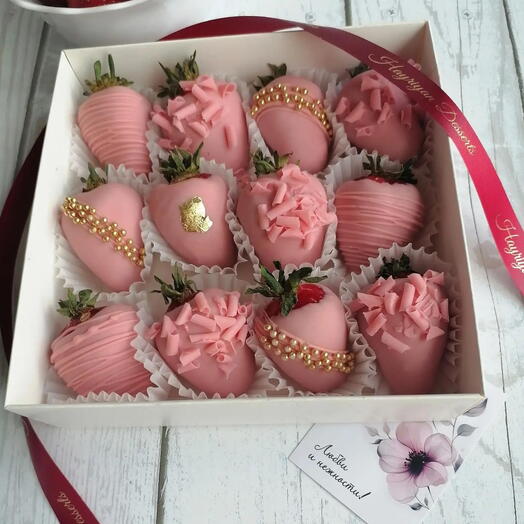 Клубника (9-12 ягод) в клубничном шоколаде