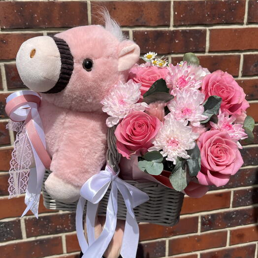 Корзинка с лошадкой, розами и хризантемой 🎀