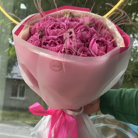 Букет из кустовых роз