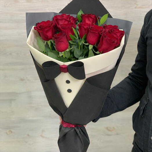 Gentleman Style Red Rose Bouquet – 12 Premium Red Roses
