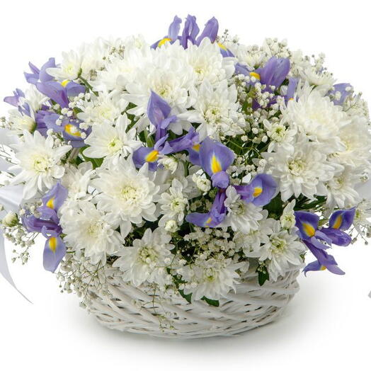 Композиция в корзине с хризантемой, ирисами и гипсофолой 🌼🌼💐