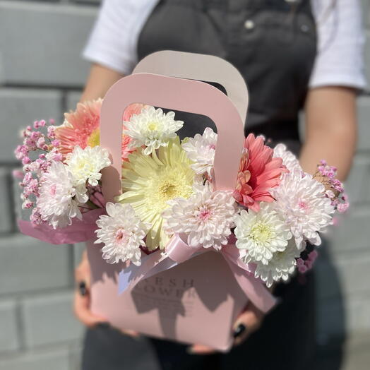 Сумочка цветов  в летних оттенках 💘
