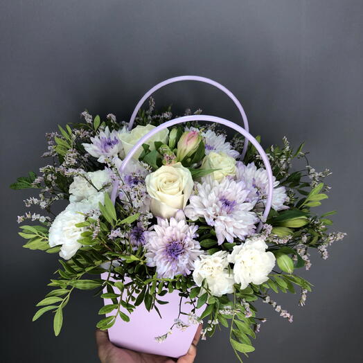 Лавандовая сумочка с розами ,хризантемой,диантусами🌸