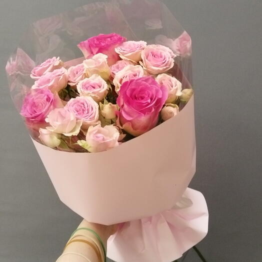 Букет из розовых роз