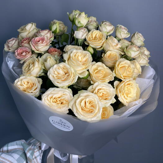 Букет из кустовых роз «нежность роз»