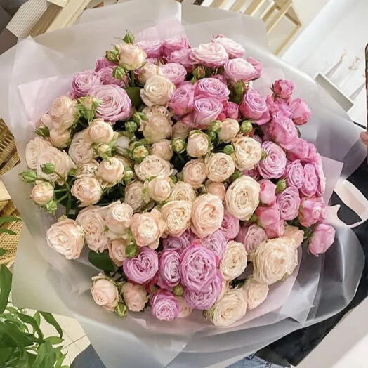 Охапка кустовых роз микс