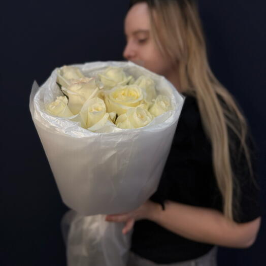 Букет белых роз 9 штук