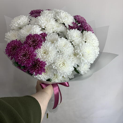 Букет с кустовыми  хризантемами
