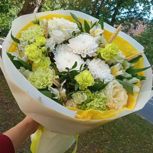 Букет из диантусов и хризантем 💛
