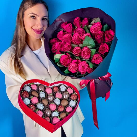 Ароматные розы и клубника в Бельгийском шоколаде. 💘 Подарочный Набор 2050 «Сердце в подарок» Leoraflowers