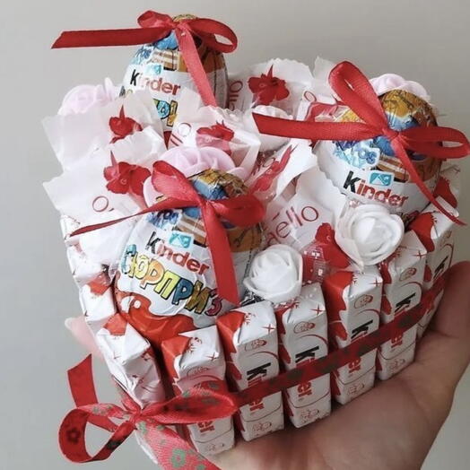 Букет сладкий из киндеров