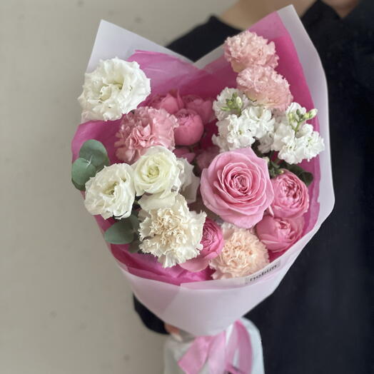 Букет розовый с пионовидными кустовыми розами, лизиантусом и диантусами🎀🩷