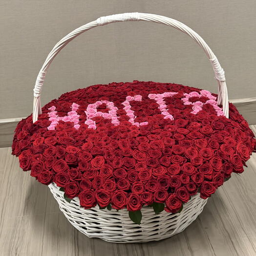 Красная роза в корзине Настя