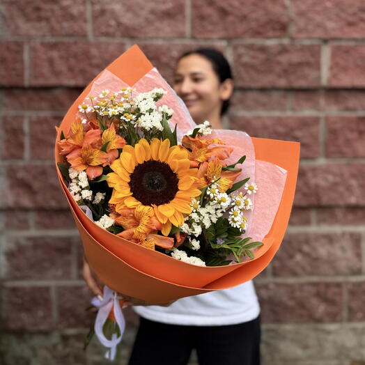Оранжевый букет🧡 «Харизма» в составе:подсолнух ,альсромерия,ромашки,статица🎀🌸