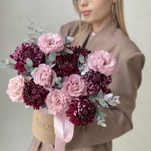 Хризантемы бигуди с ажурной эустомой