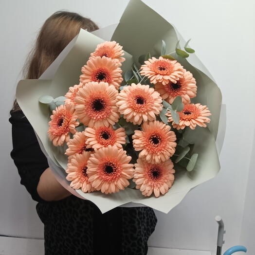 Букет ярких гермини с эвкалиптом 096545