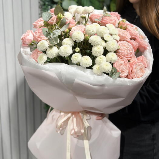 Букет с пионовидной кустовой розой🌸