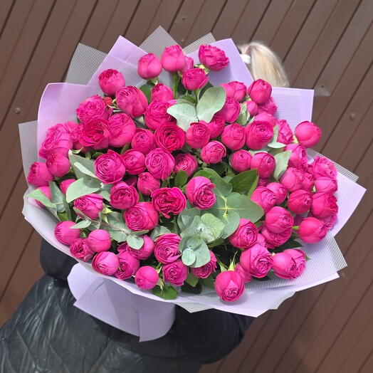 27 веток кустовых роз