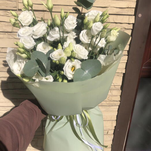 Букет из стойкой эустомы с эвкалиптом💚