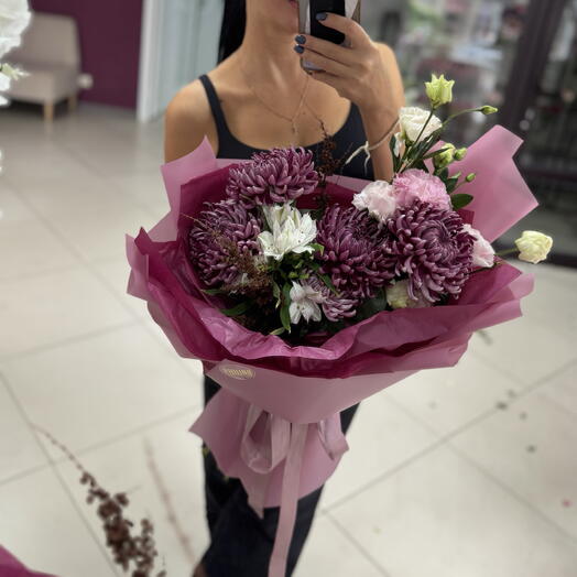 Букет с хризантем бигуди