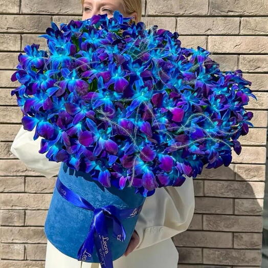 Цветы в коробке космос из орхидей. Композиция 598. Leora Flowers дом цветочной моды