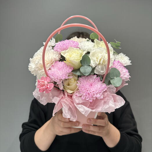 Композиция с диантусами и розами